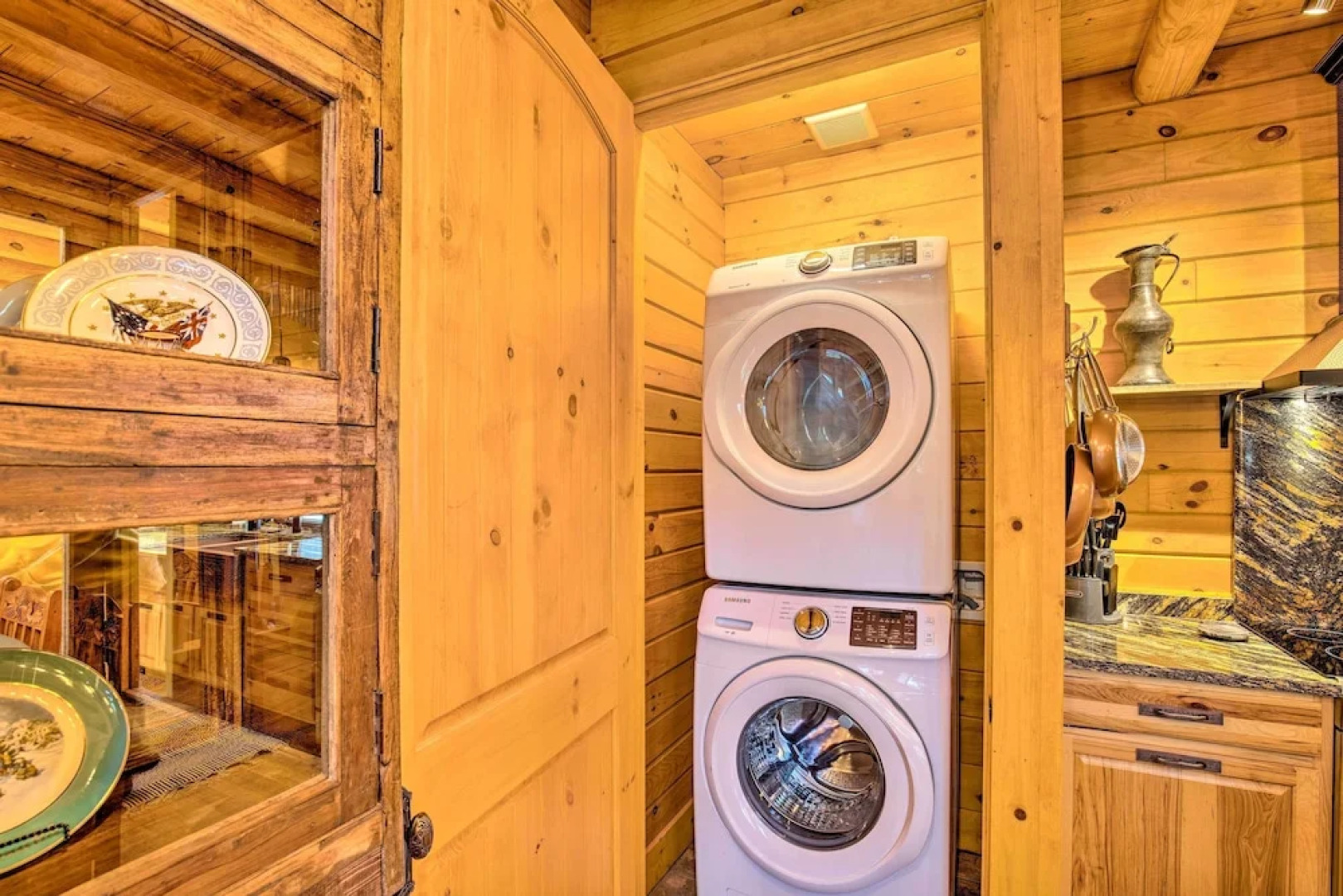 Luxury Mountain Cabin w/ Furnished Deck + Views!