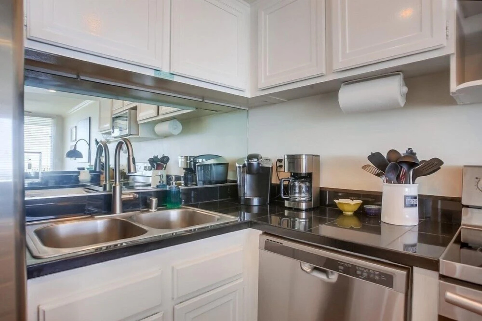 Oceanfront 1 bedroom, Pool, Spa, Beach Access by RedAwning