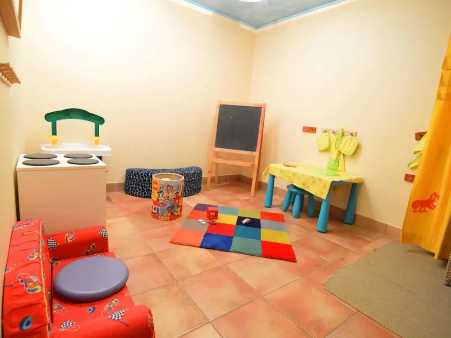 Scenic Villa Near Lake View