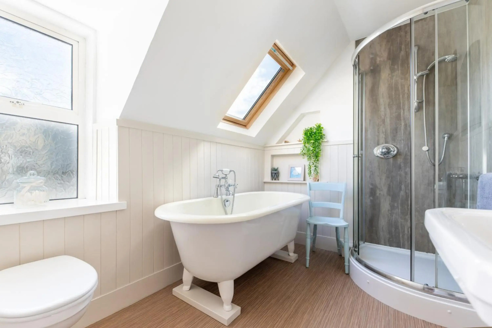 Seaview House - A Traditional Home by the Beach