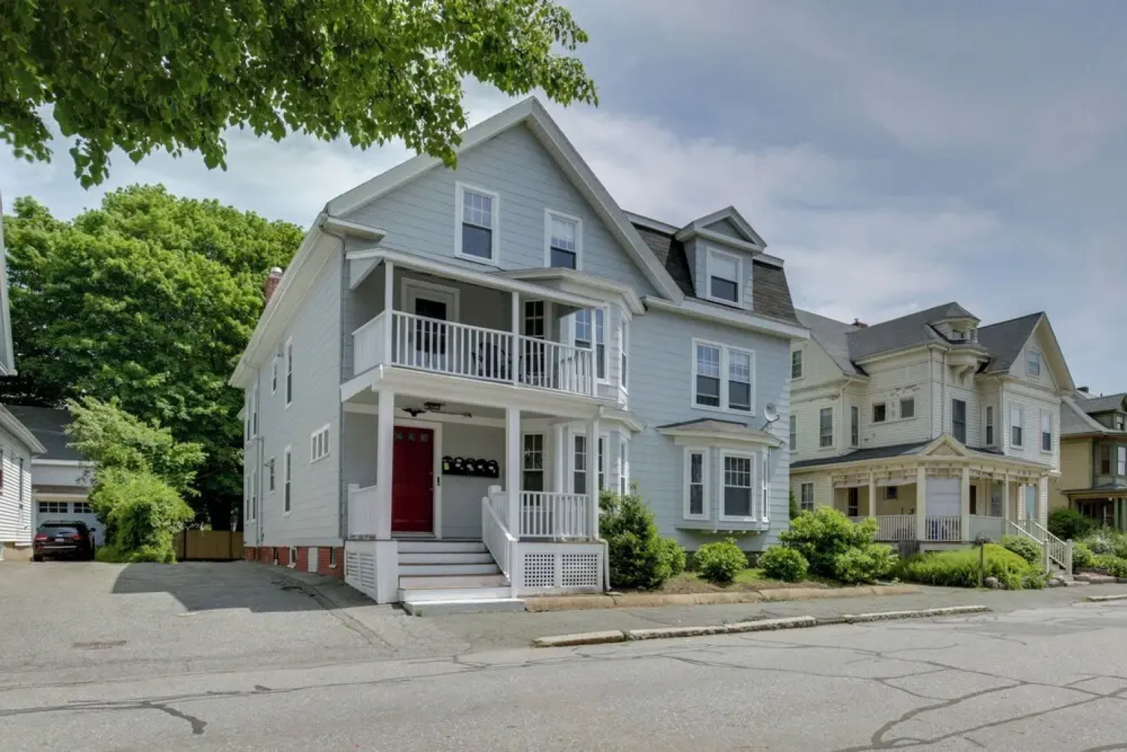 Quaint Beverly Townhome: Walk to Beach & Downtown!