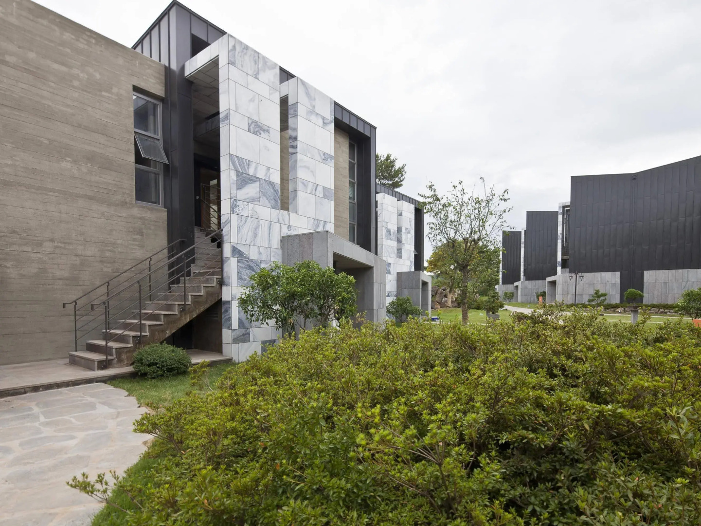 Luston Villa & Hotel