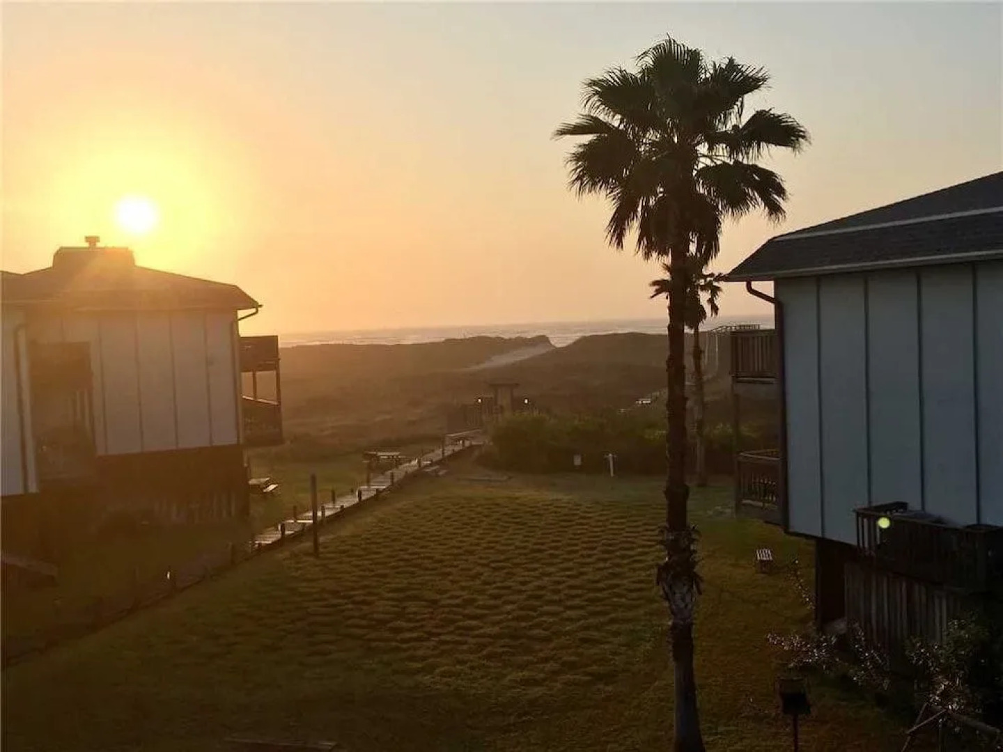 Casa Sea-Esta - 2 Br condo by RedAwning