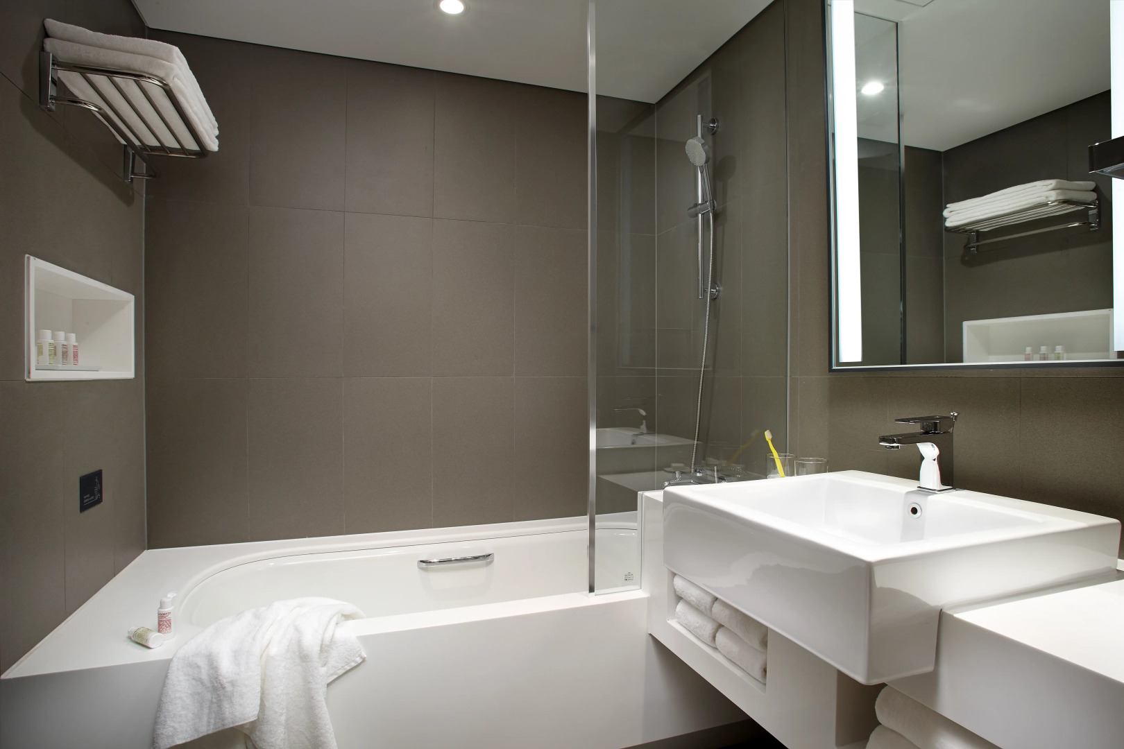 L7 MYEONGDONG by LOTTE HOTELS