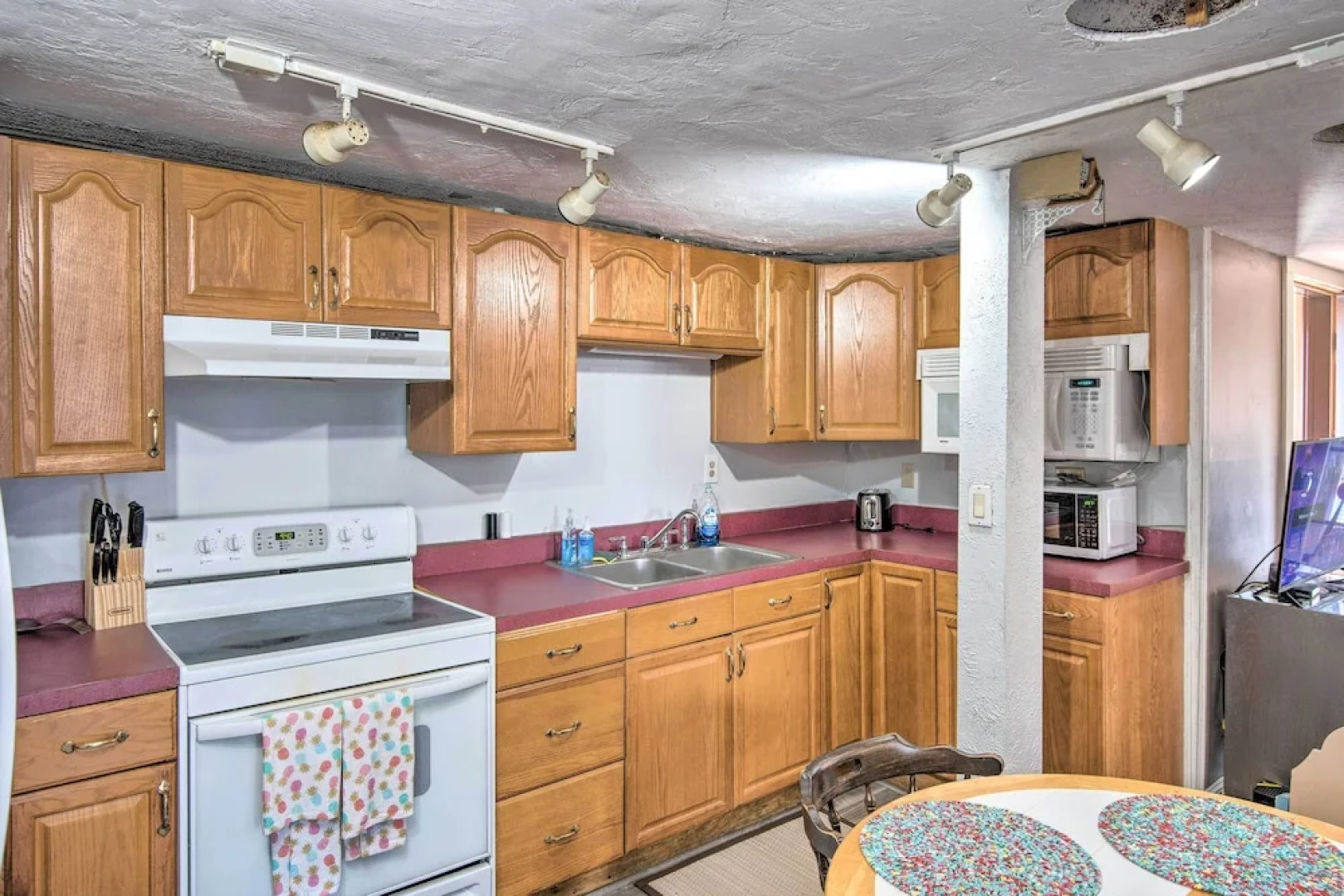 Bayside Weirs Beach Cottage < Half Mile to Pier!