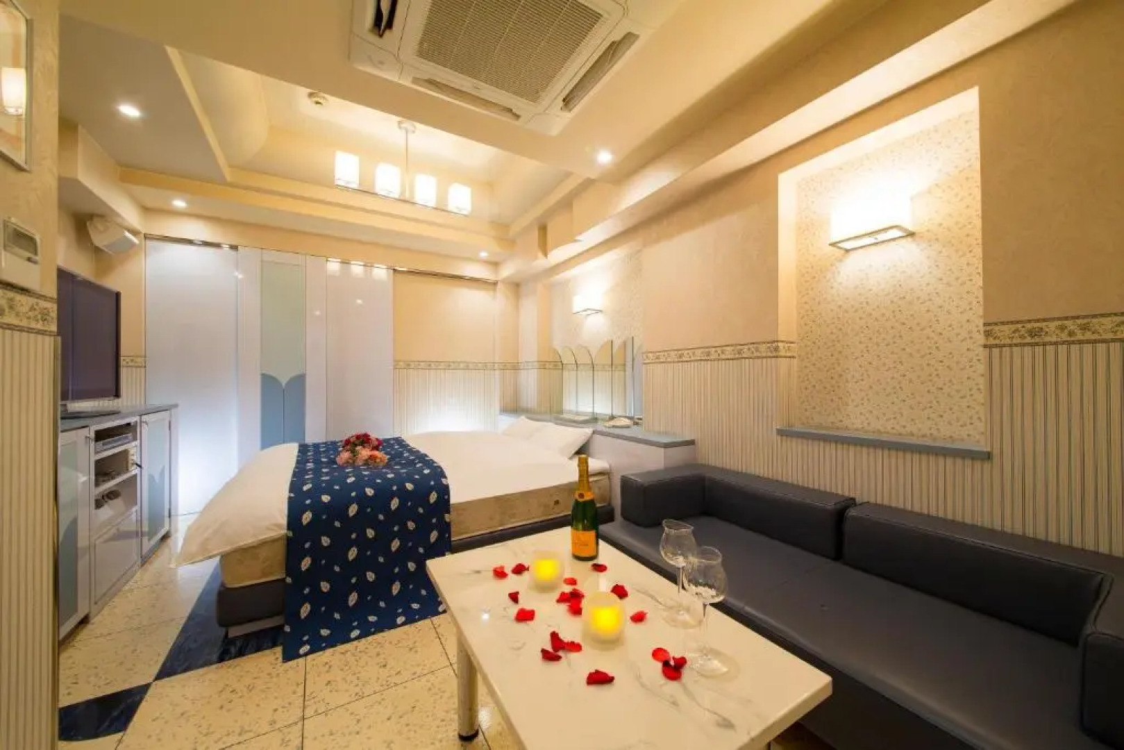 HOTEL THE i Adult only