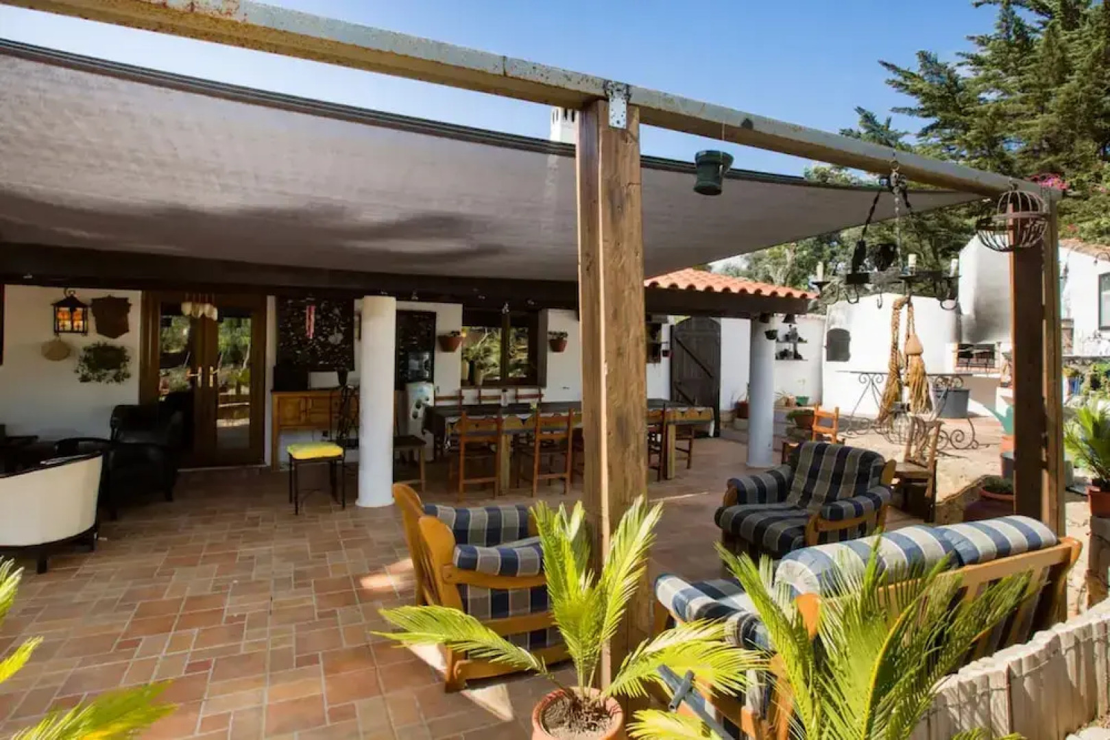 Porches Private Pool Villa 17 Guests