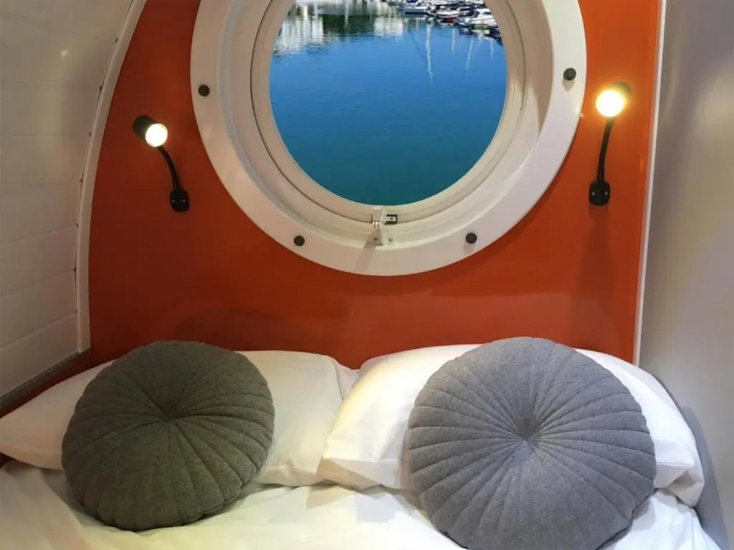 INSPIRING VIEWS & PLACE WITH FREE PARKING by BEACH