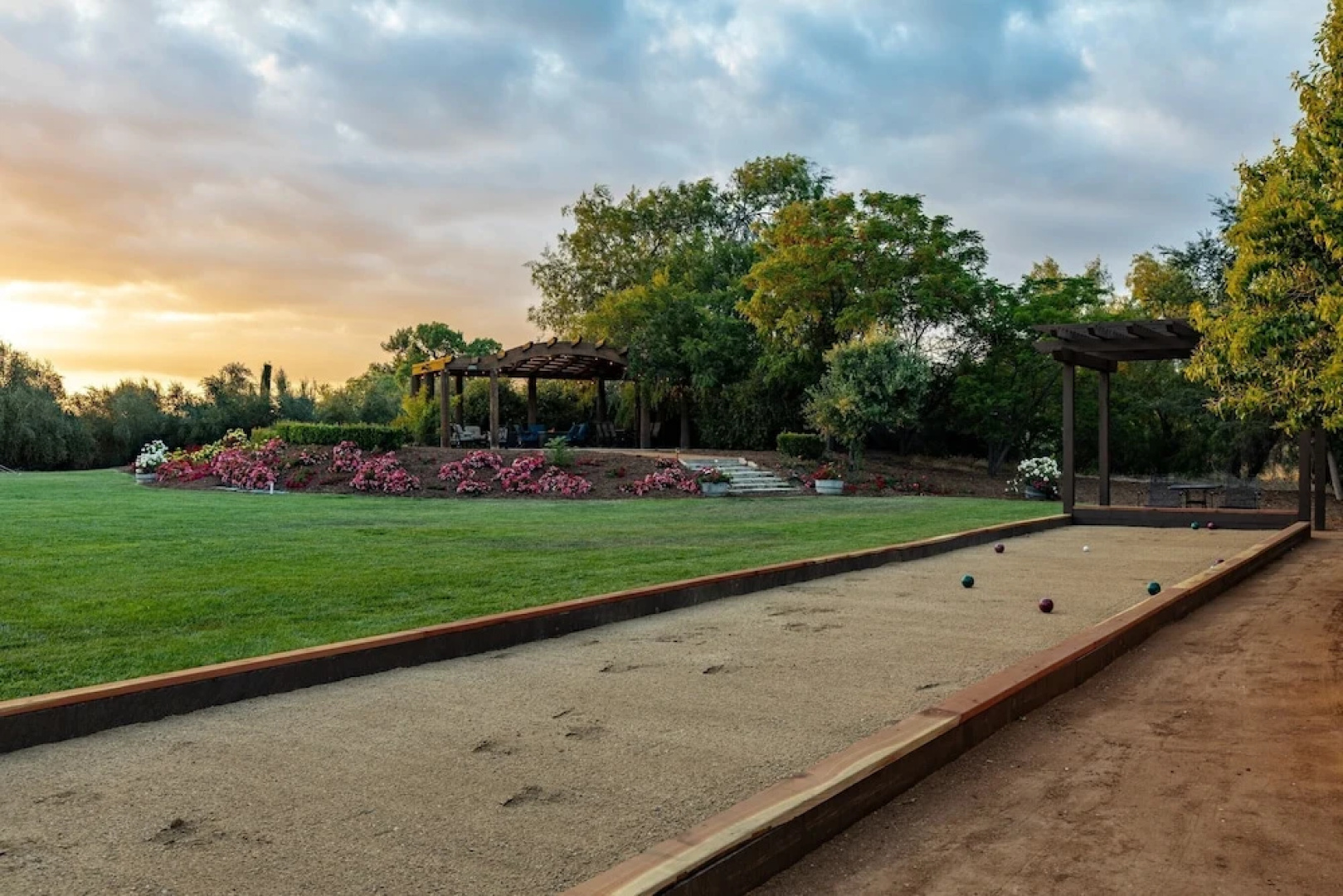 Wilson Creek Manor By Avantstay Sleeps 10! Amazing Estate w/ Pool & Game Room
