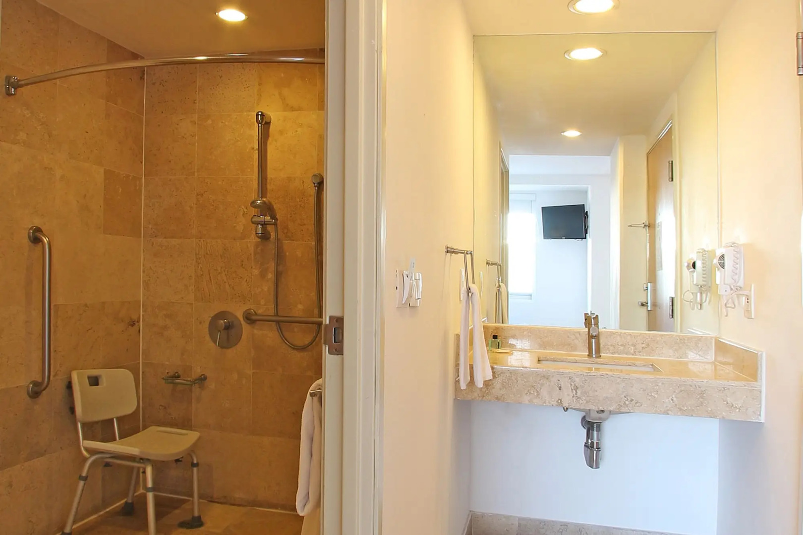 One Querétaro Plaza Galerías