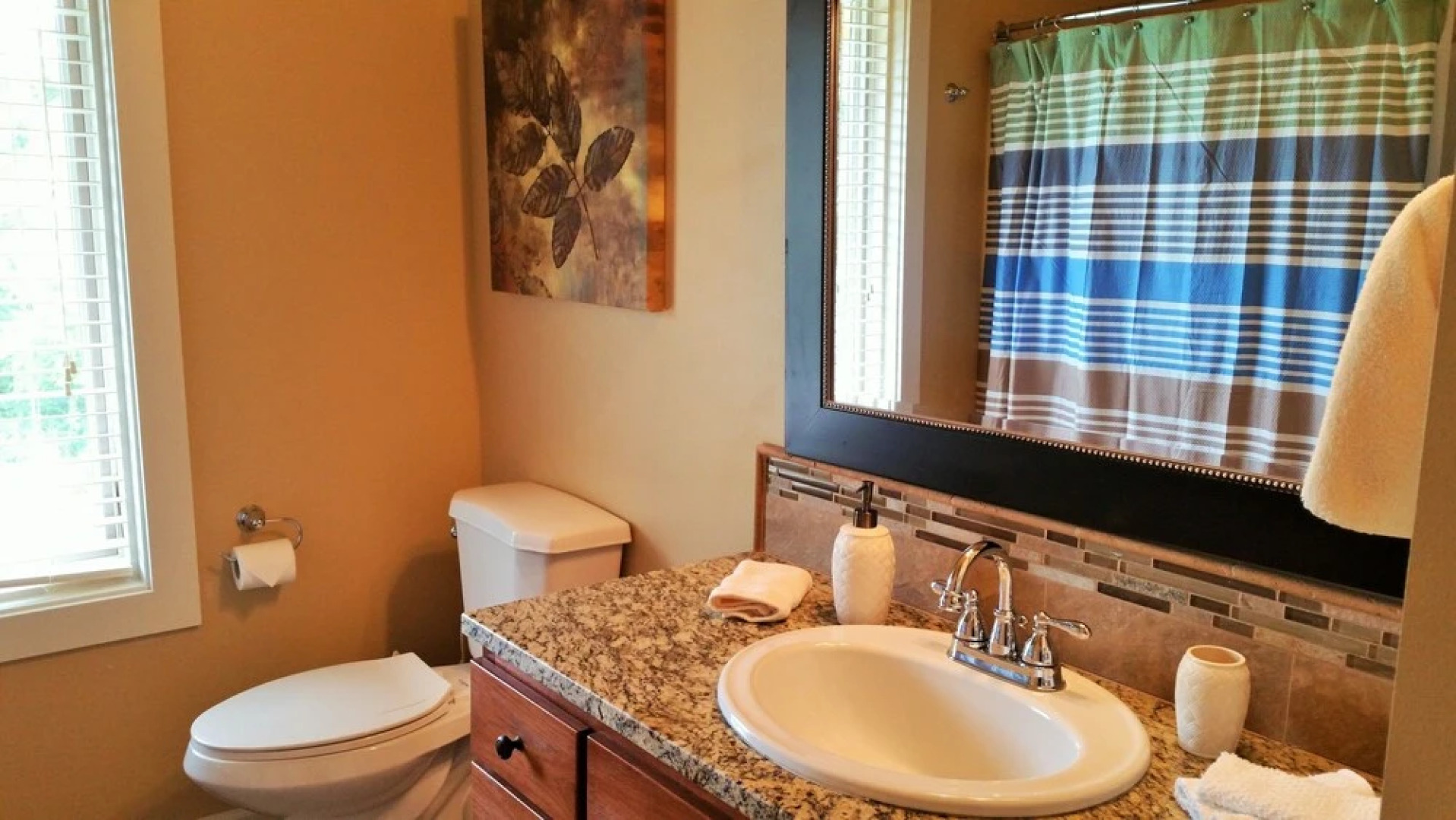 Silver Beach Lakeside Suite - One Bedroom Apartment