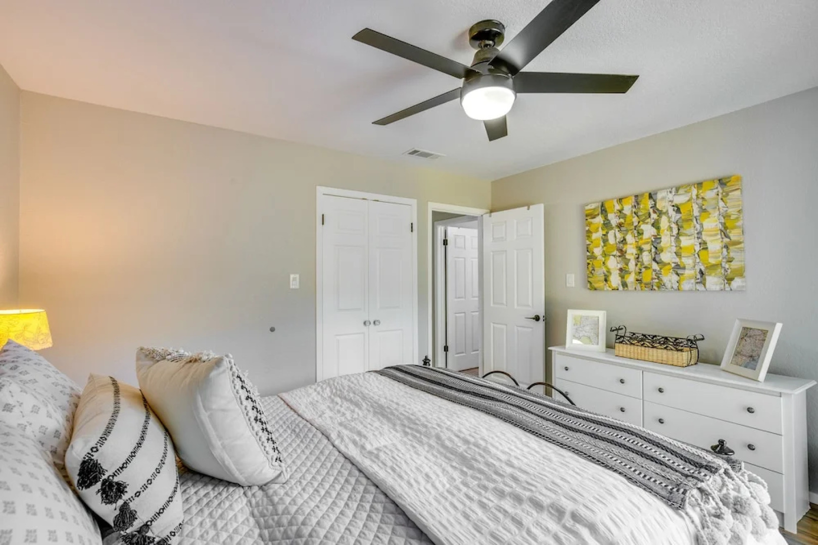 Charming Granbury Cottage Retreat w/ Private Patio