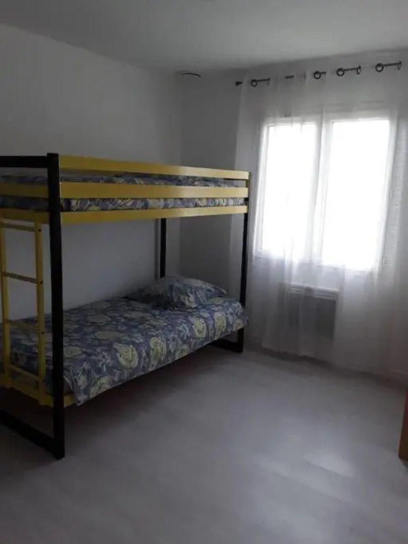 Villa en bordure de forêt .