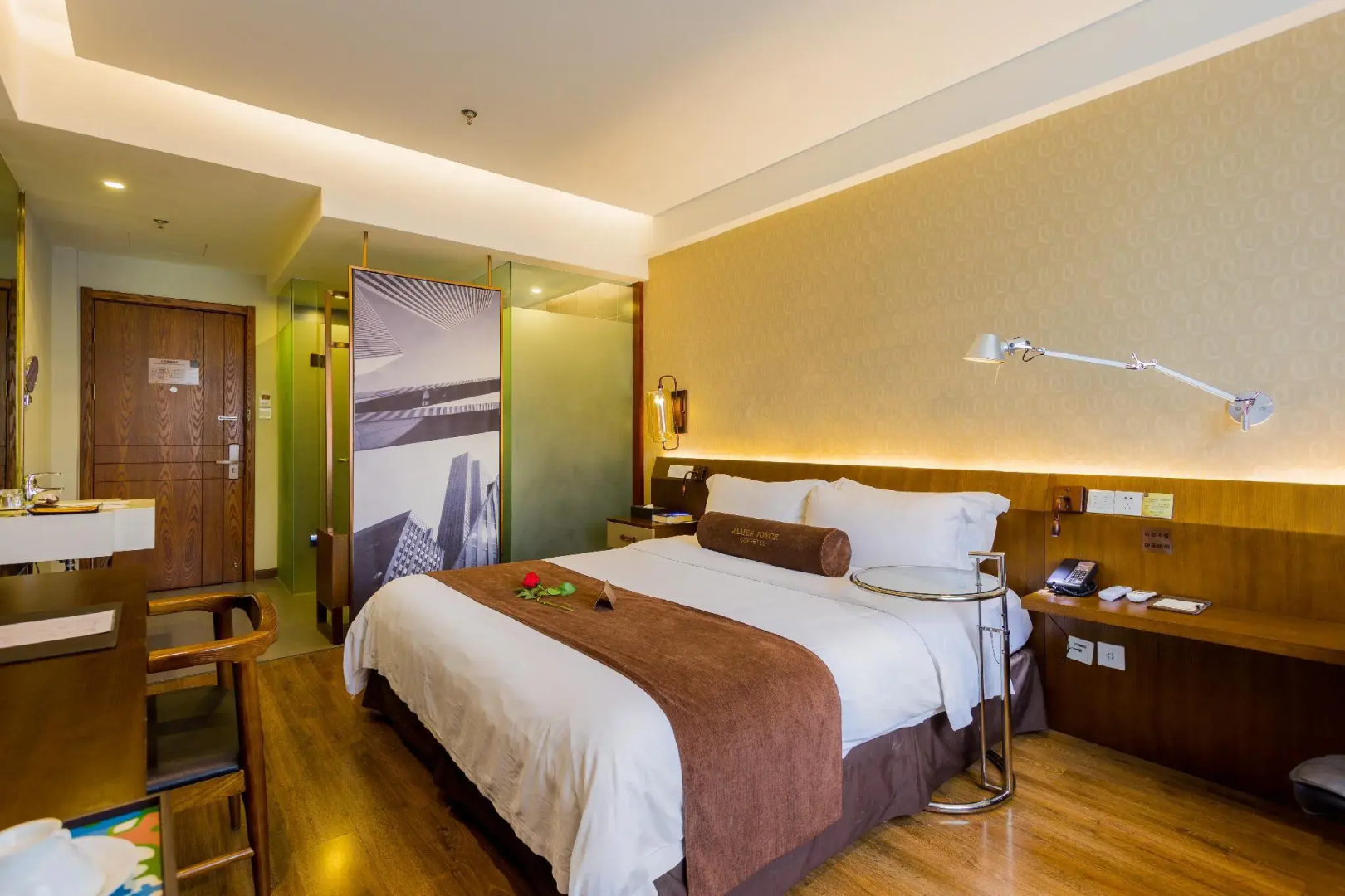 James Joyce Coffetel Qinhuangdao People Park Plaza