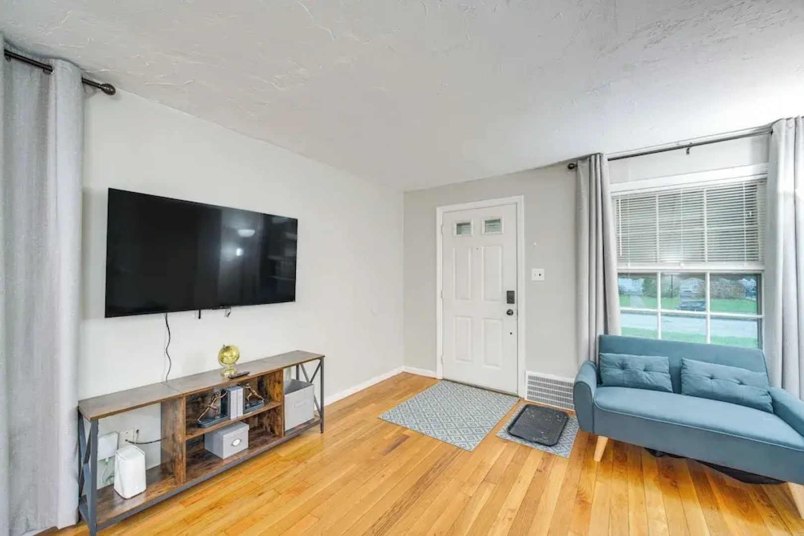 2 Mi to Lake Erie: Home w/ Yard in Euclid!