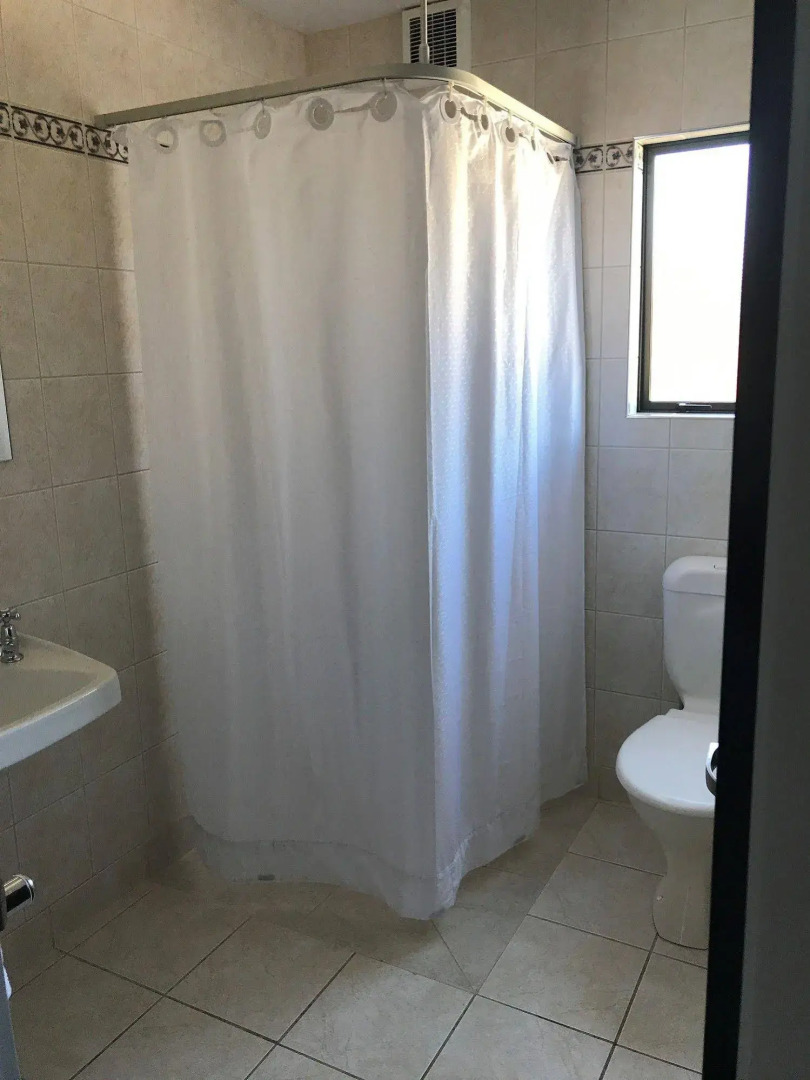 The Innbetween Lodge and Backpackers