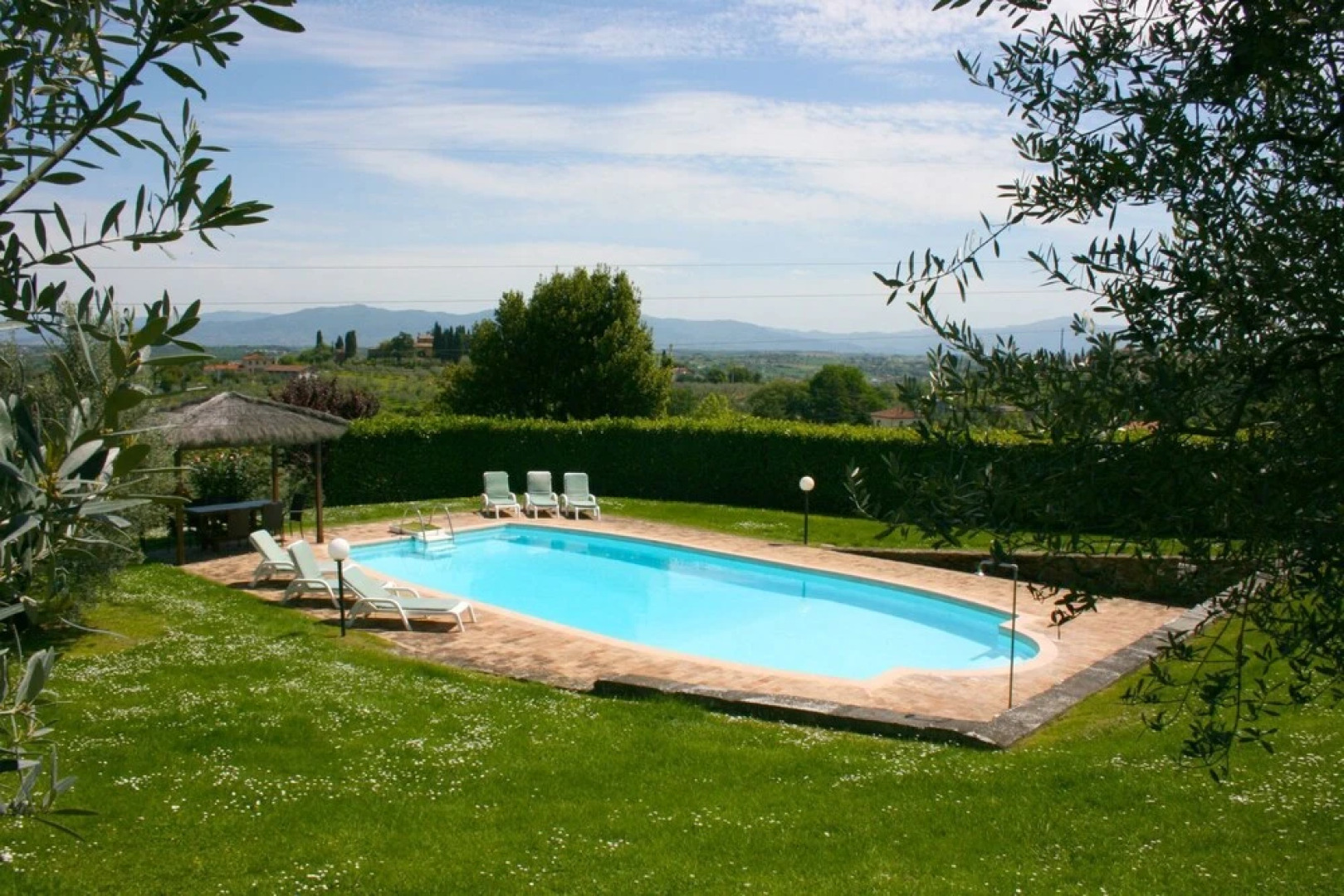 Wonderful private villa with WIFI, private pool, TV, pets allowed and parking, close to Arezzo