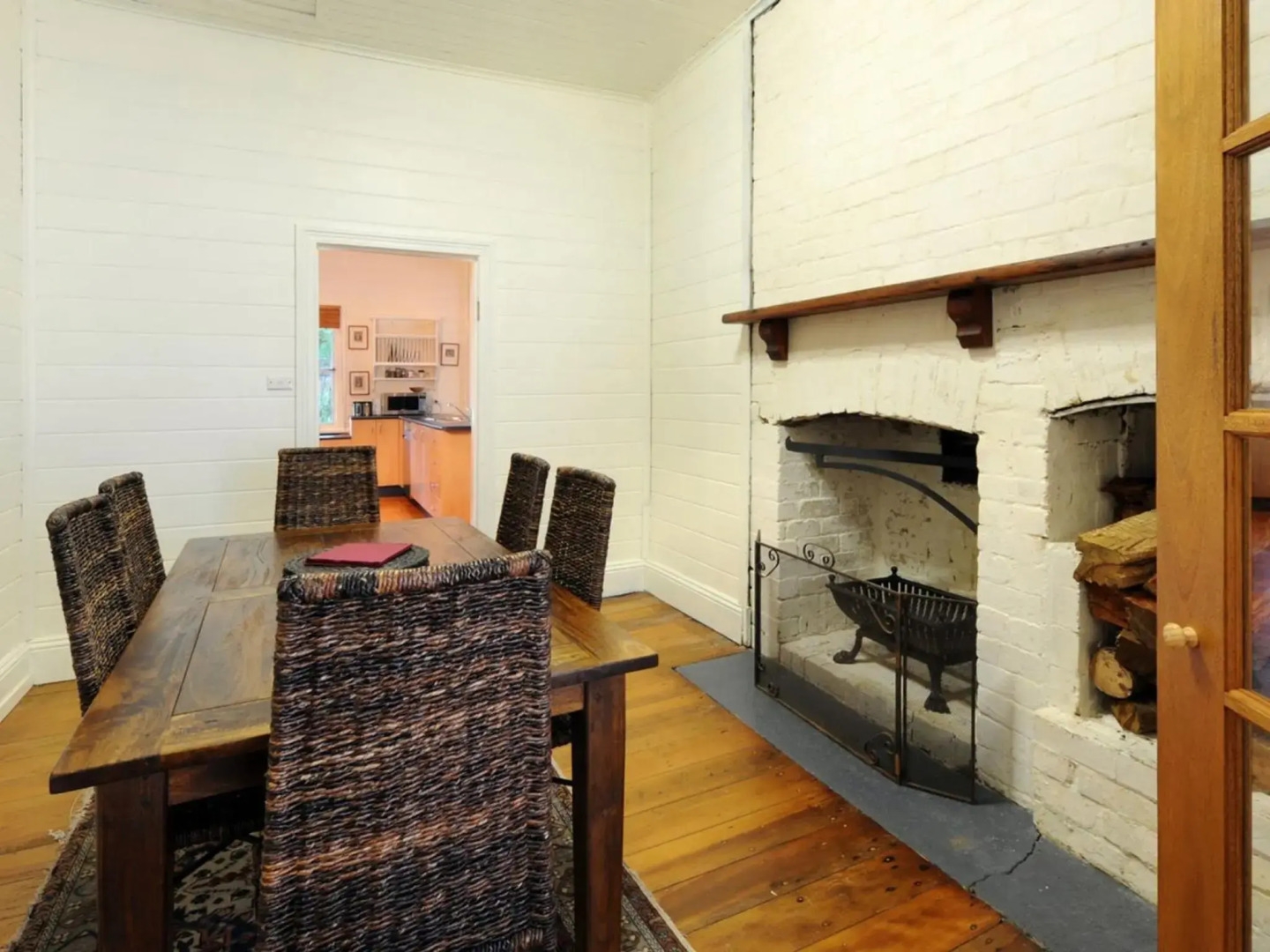 FAIRVIEW and STUDIO Gerringong 4pm check out Sundays