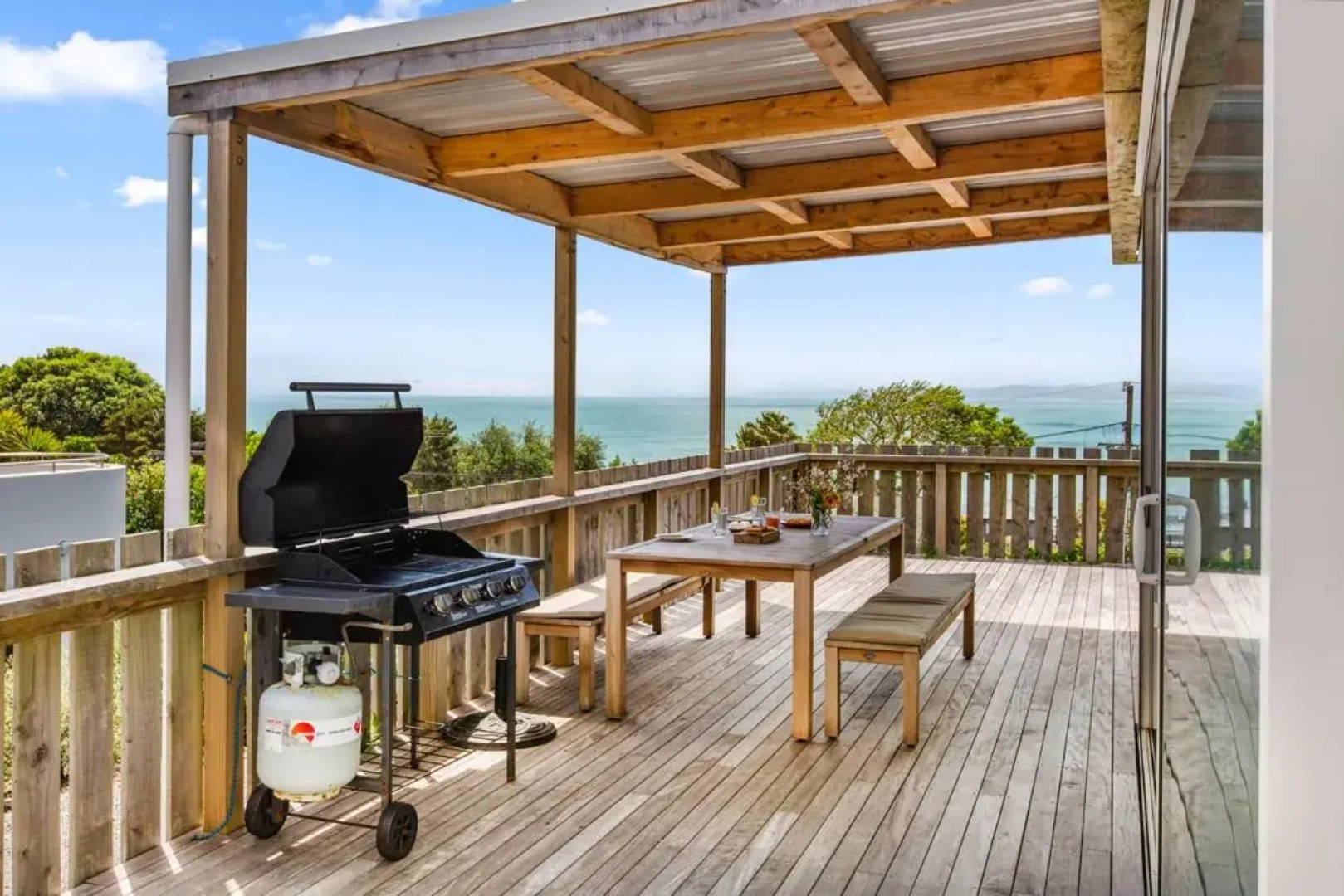 Surf Fortress - Raglan