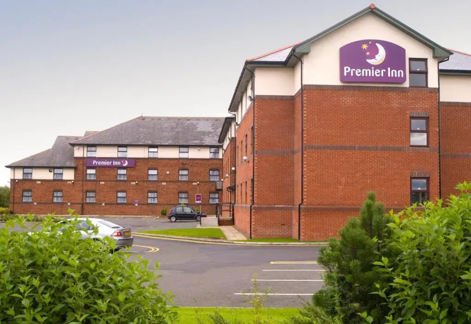 Premier Inn Livingston (M8/J3)