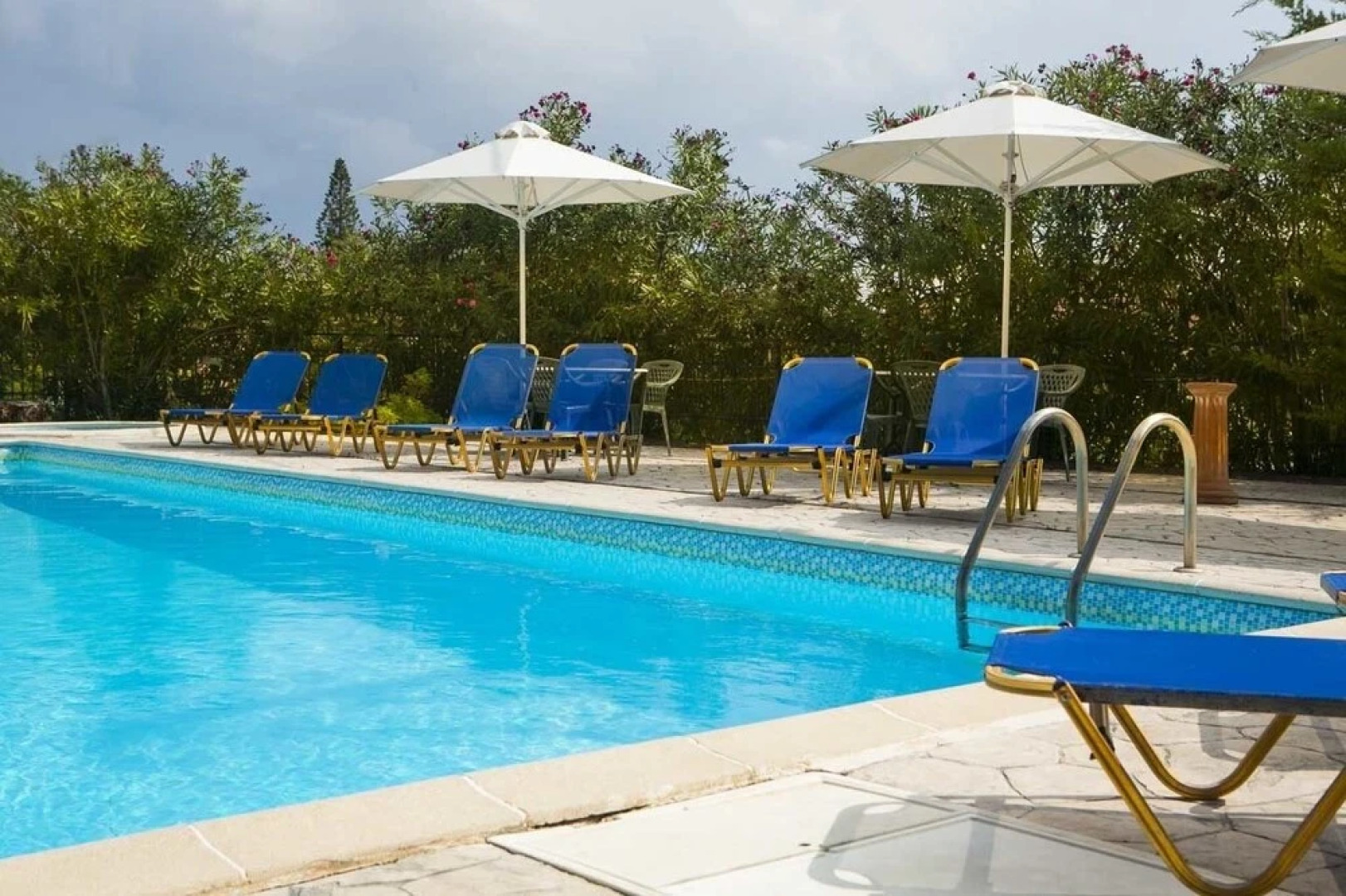 Irena Studios And Apartments