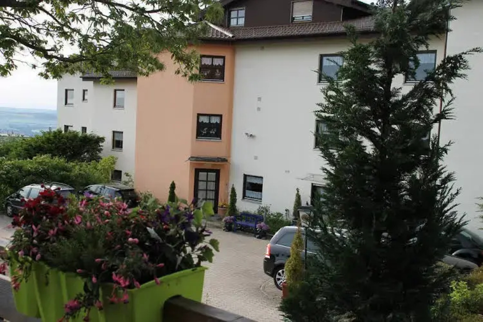 Kastanienhof Apartment und Restaurant