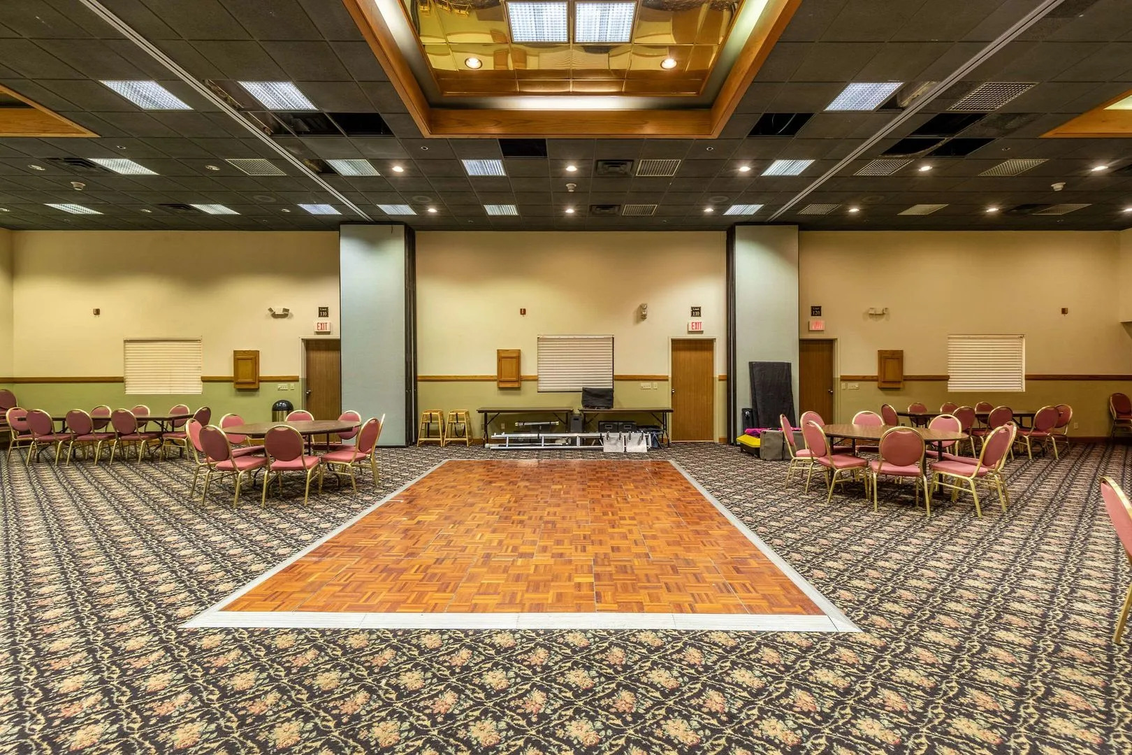 AmericInn & Suites By Wyndham Baraboo Event Center