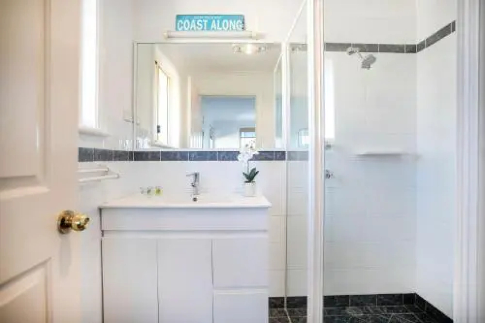 58 Seaview St - Summer Days