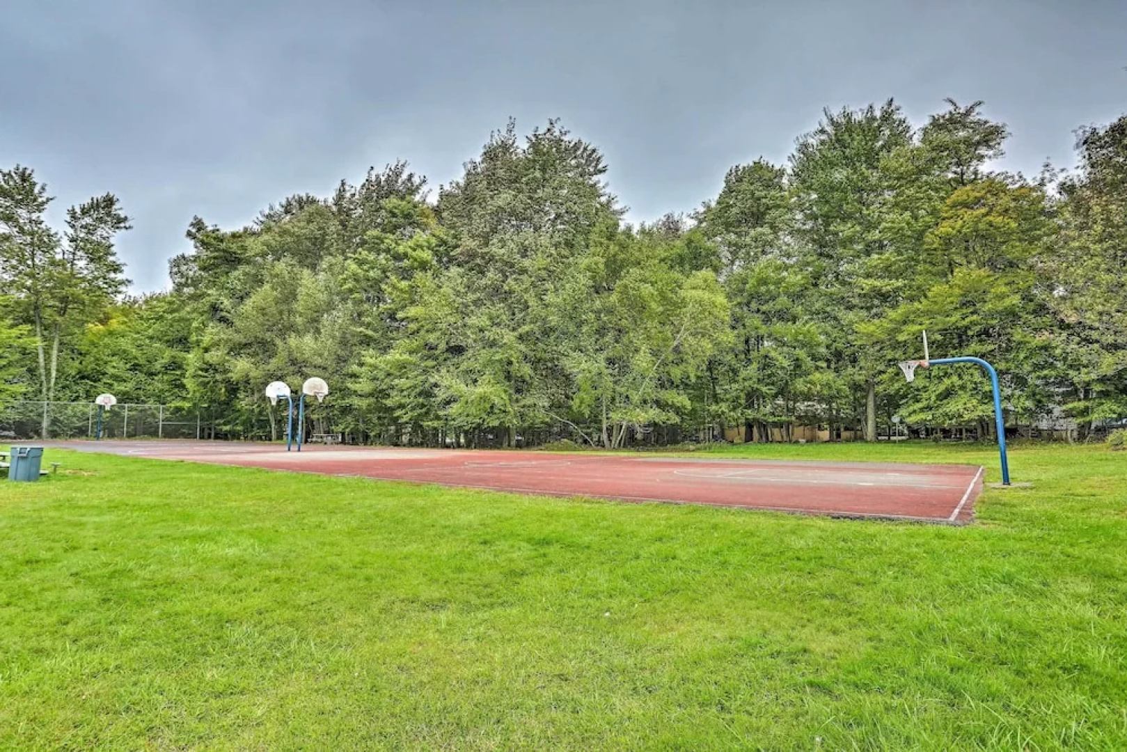 15 Mi to Camelback Ski Resort: Home w/ Deck!
