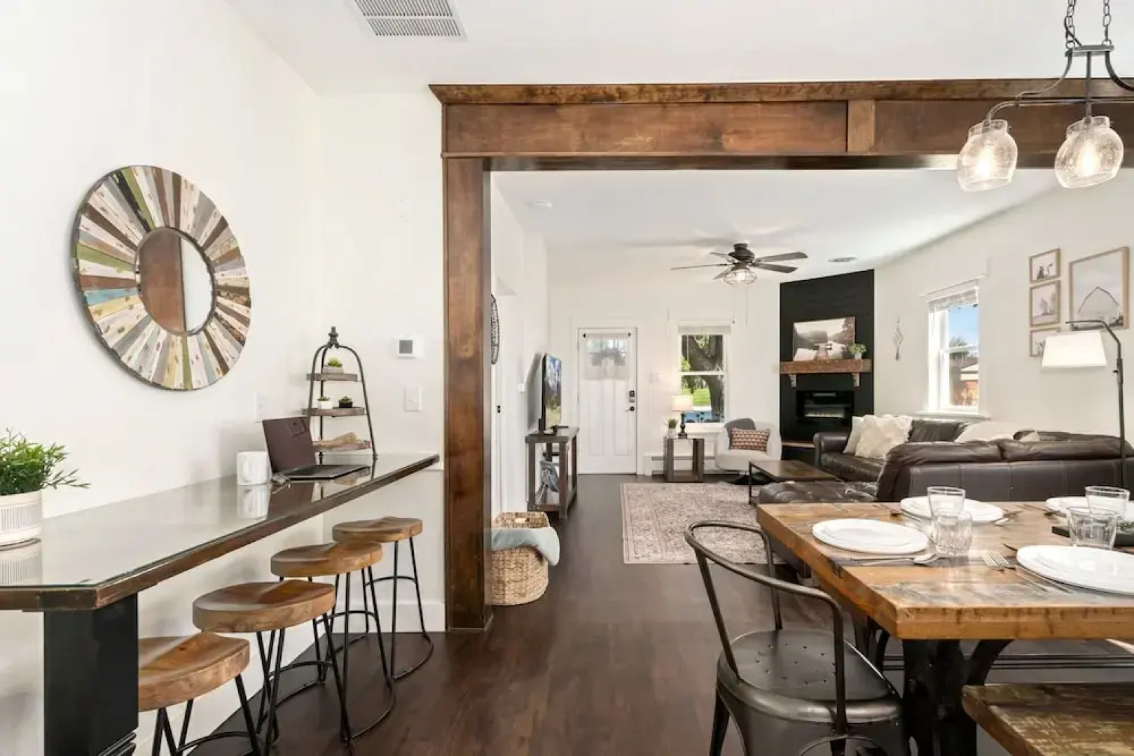 Windsor Farmhouse Family Fun, Yard & Fireplace