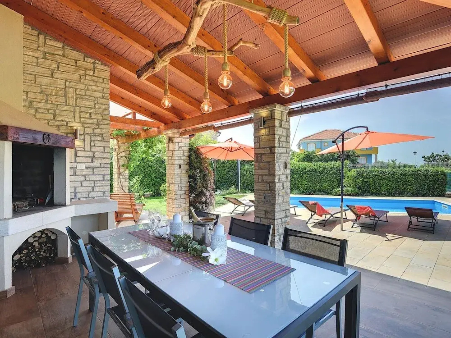 Villa in Novigrad With Pool Near Beach