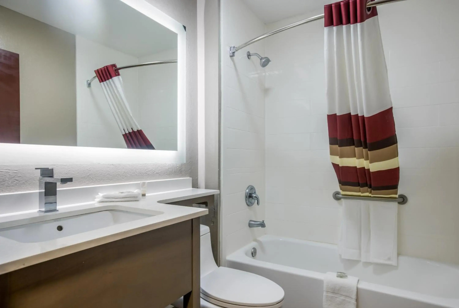 Red Roof Inn PLUS+ & Suites Savannah - I-95