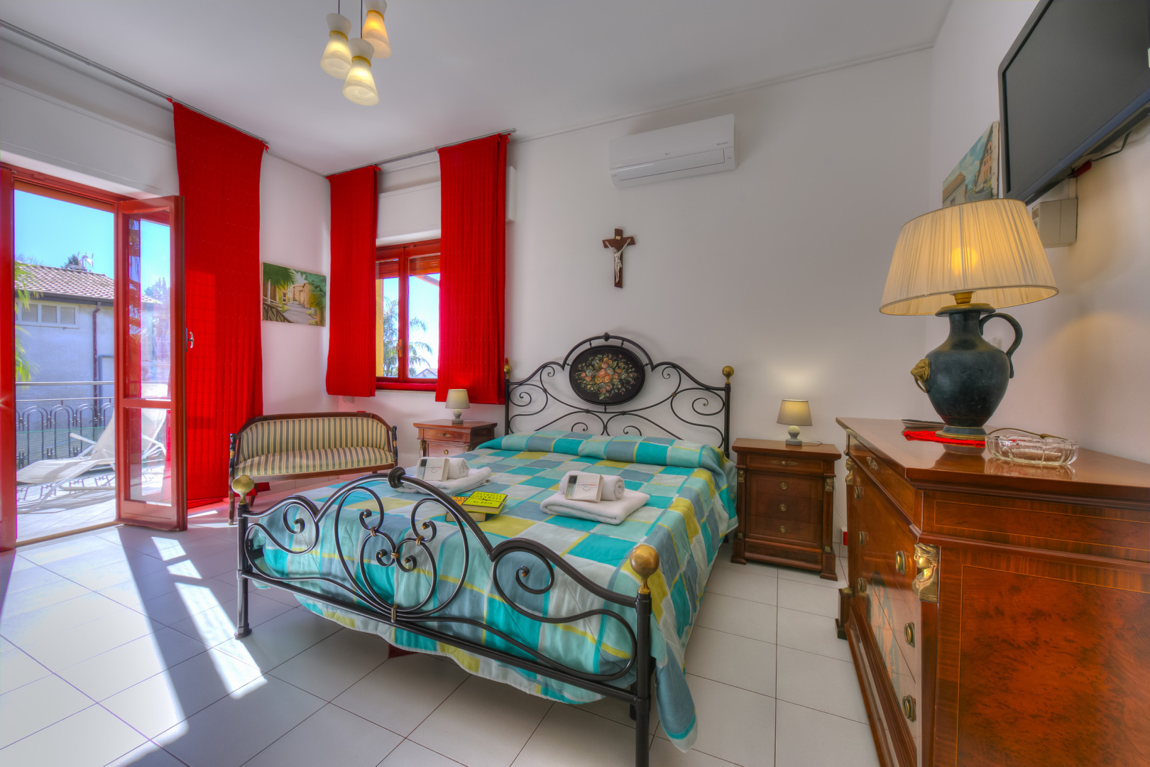 Green House between Etna and the sea