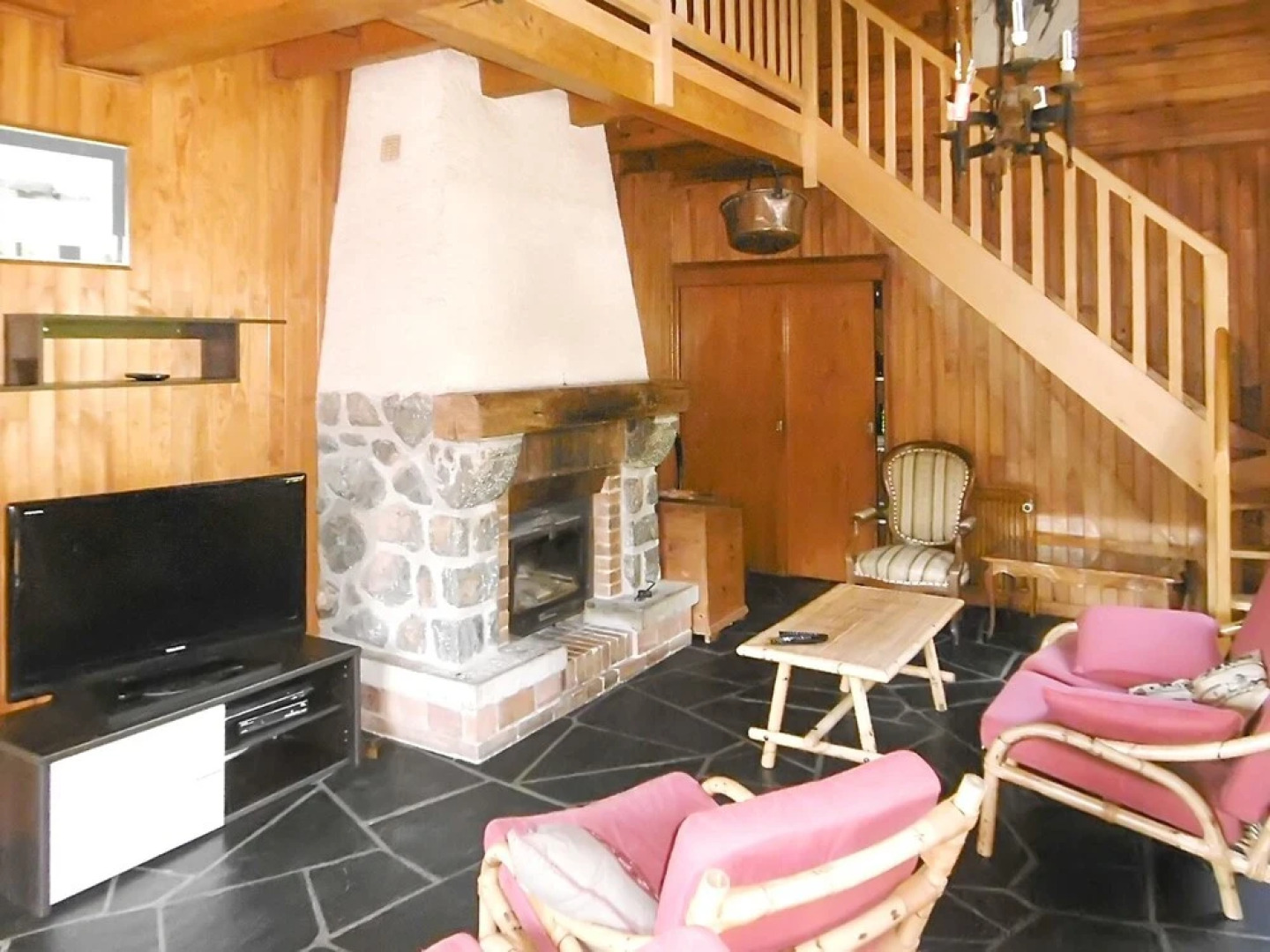 Chalet With 4 Bedrooms in Alex, With Wonderful Mountain View, Furnishe