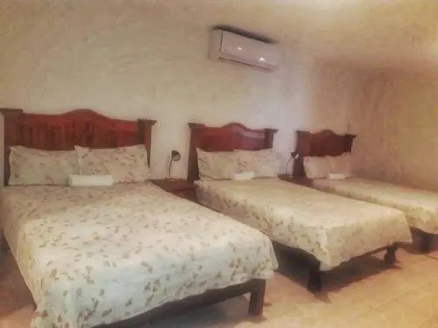 HUGE HOTEL room FOR 6/LOWEST rate