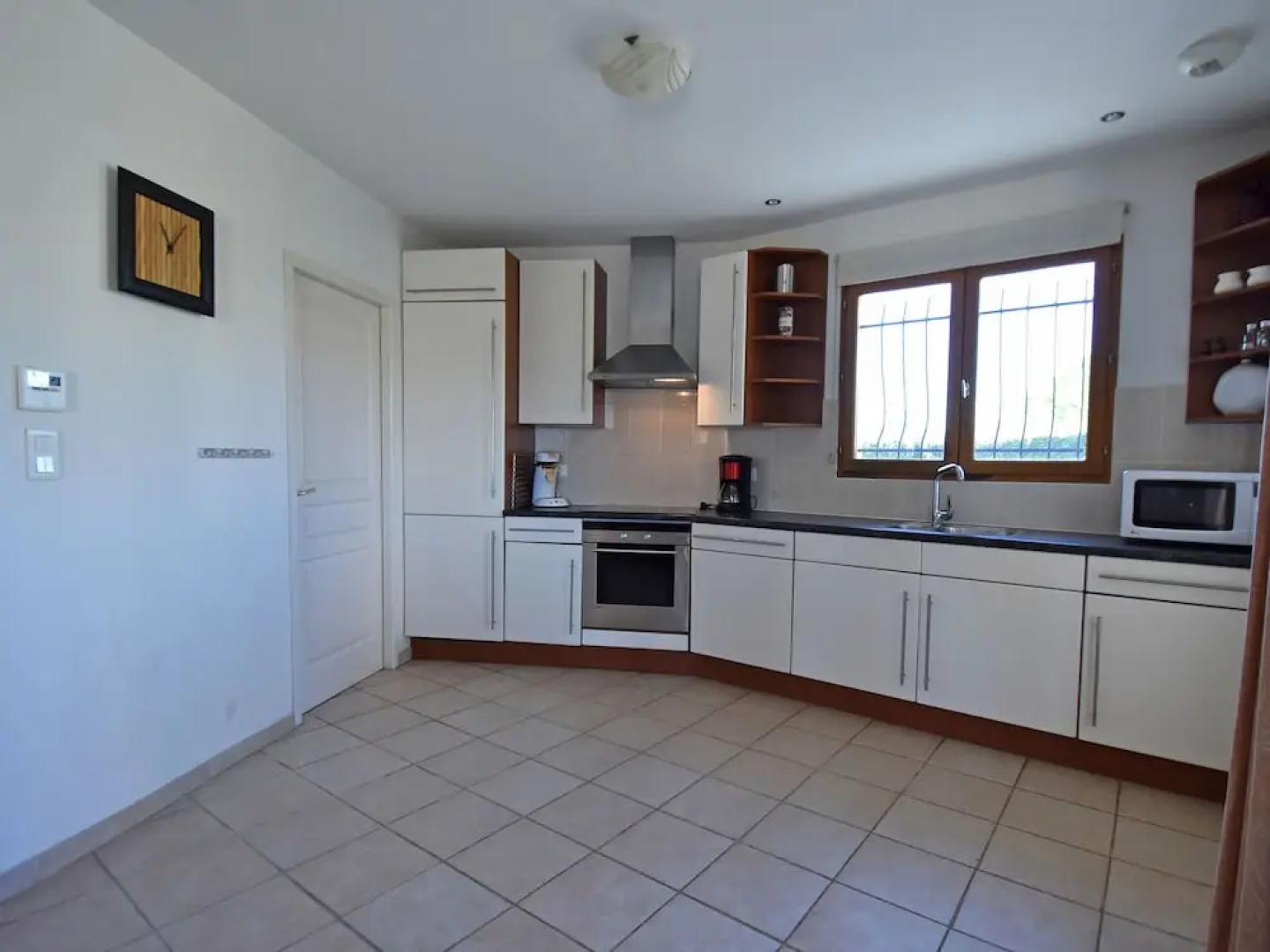 Spacious Villa With Swimming Pool, Jacuzzi, Trampoline, Swing, View, 500m Bakery