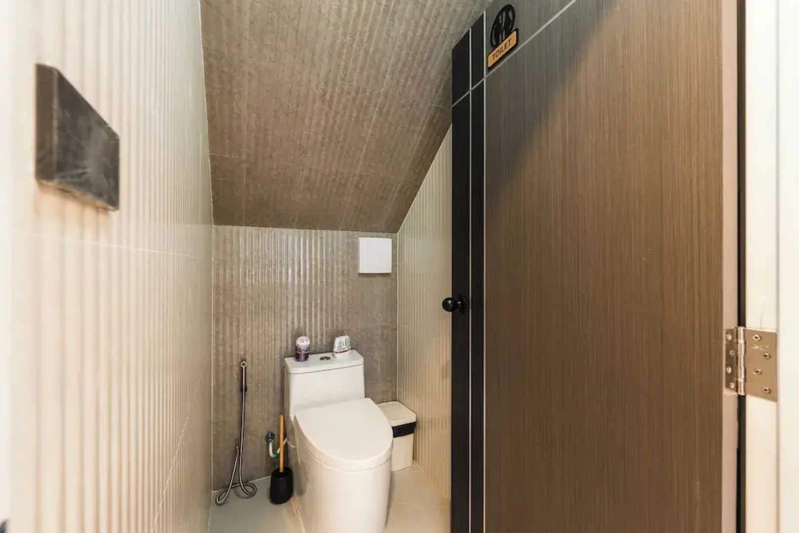 Pool Villa  Bathtub  Pool Table V215