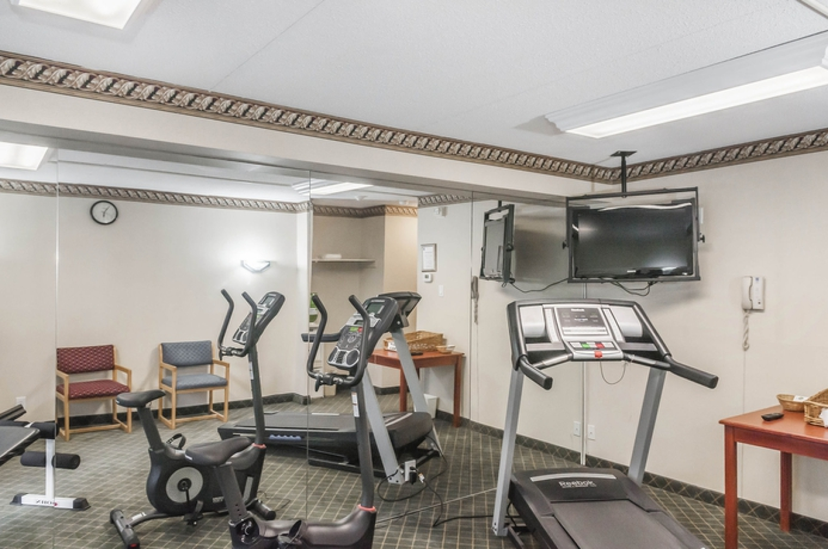 Mississauga Inn & Suites