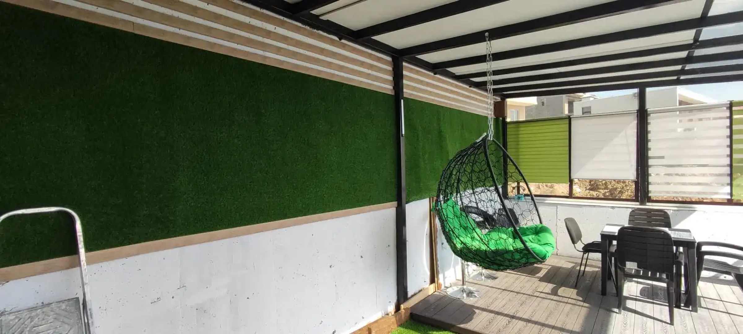 Марсель с бассейном