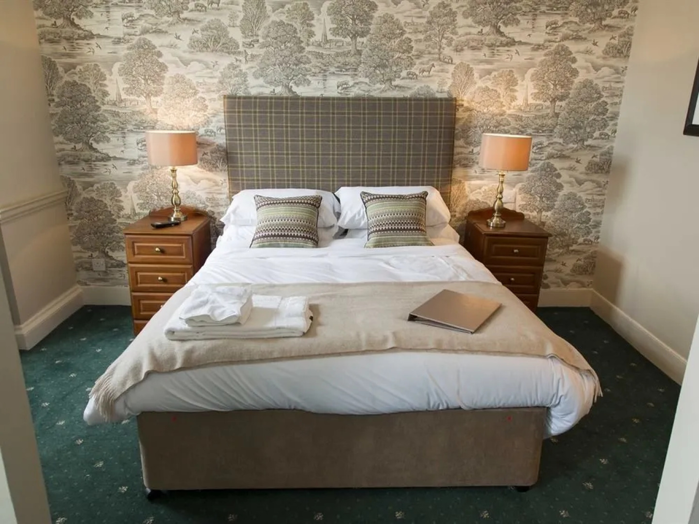 The Kings Arms Hotel - Inn