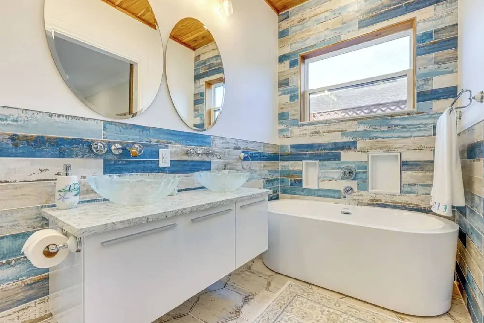 'the Blue Oasis' Jax Beach Gem w/ Coastal Charm!