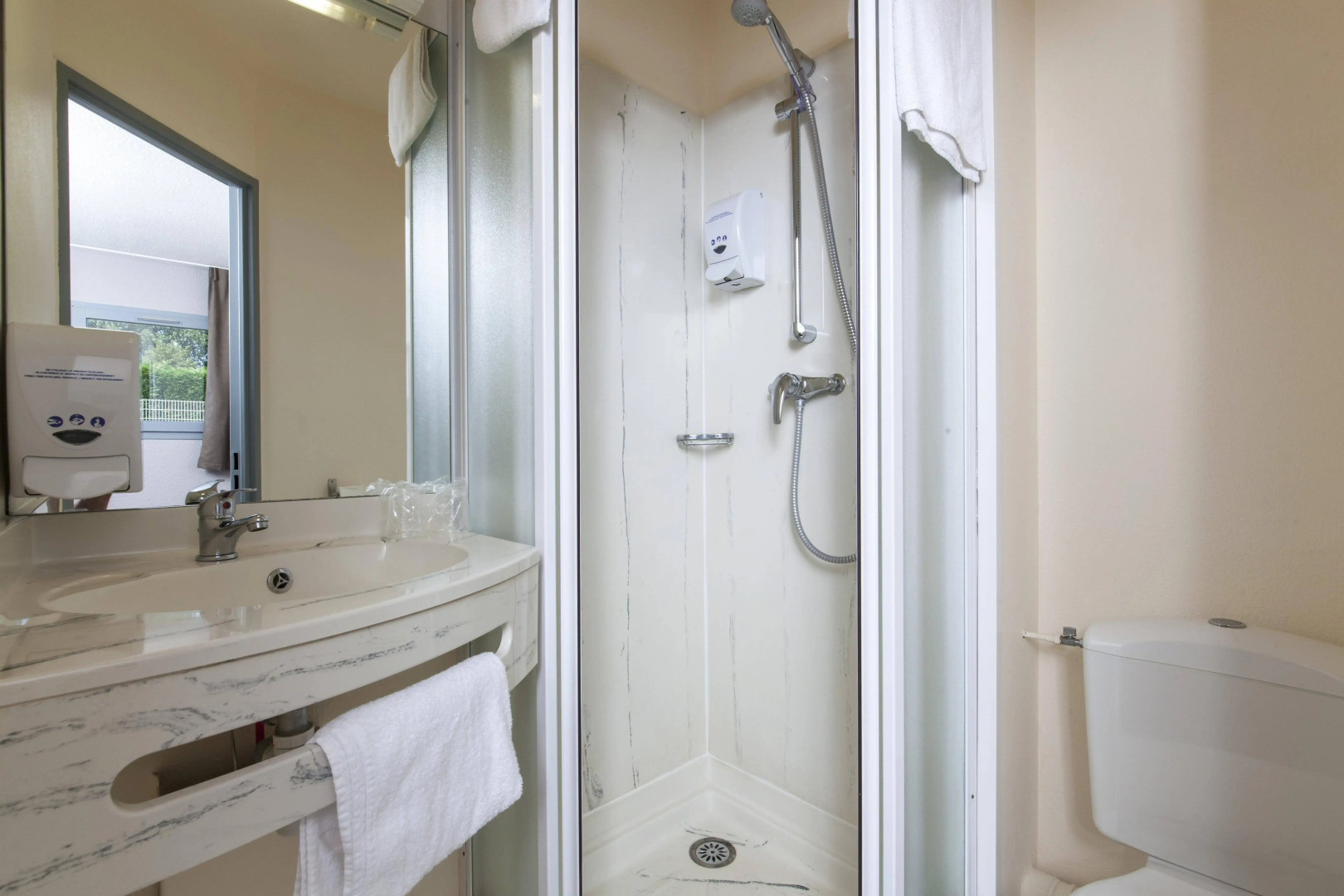 Hotel & Residence Calais Car Ferry