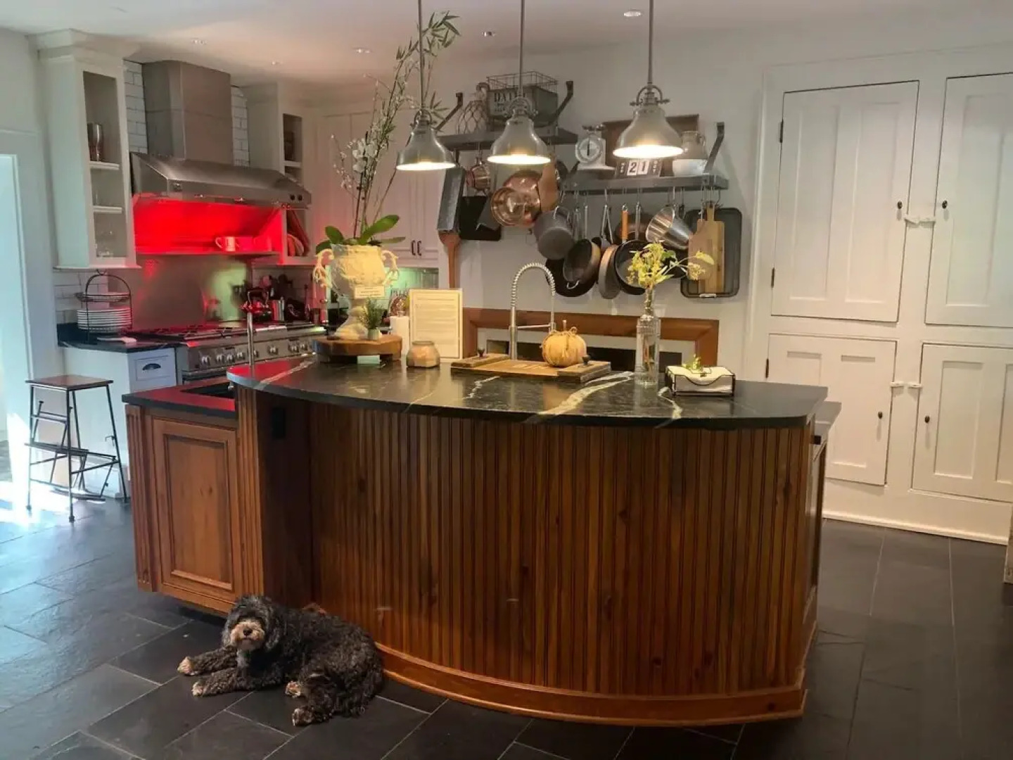 Historic Boyd Harvey House and Grounds 2 Bedroom Home by RedAwning