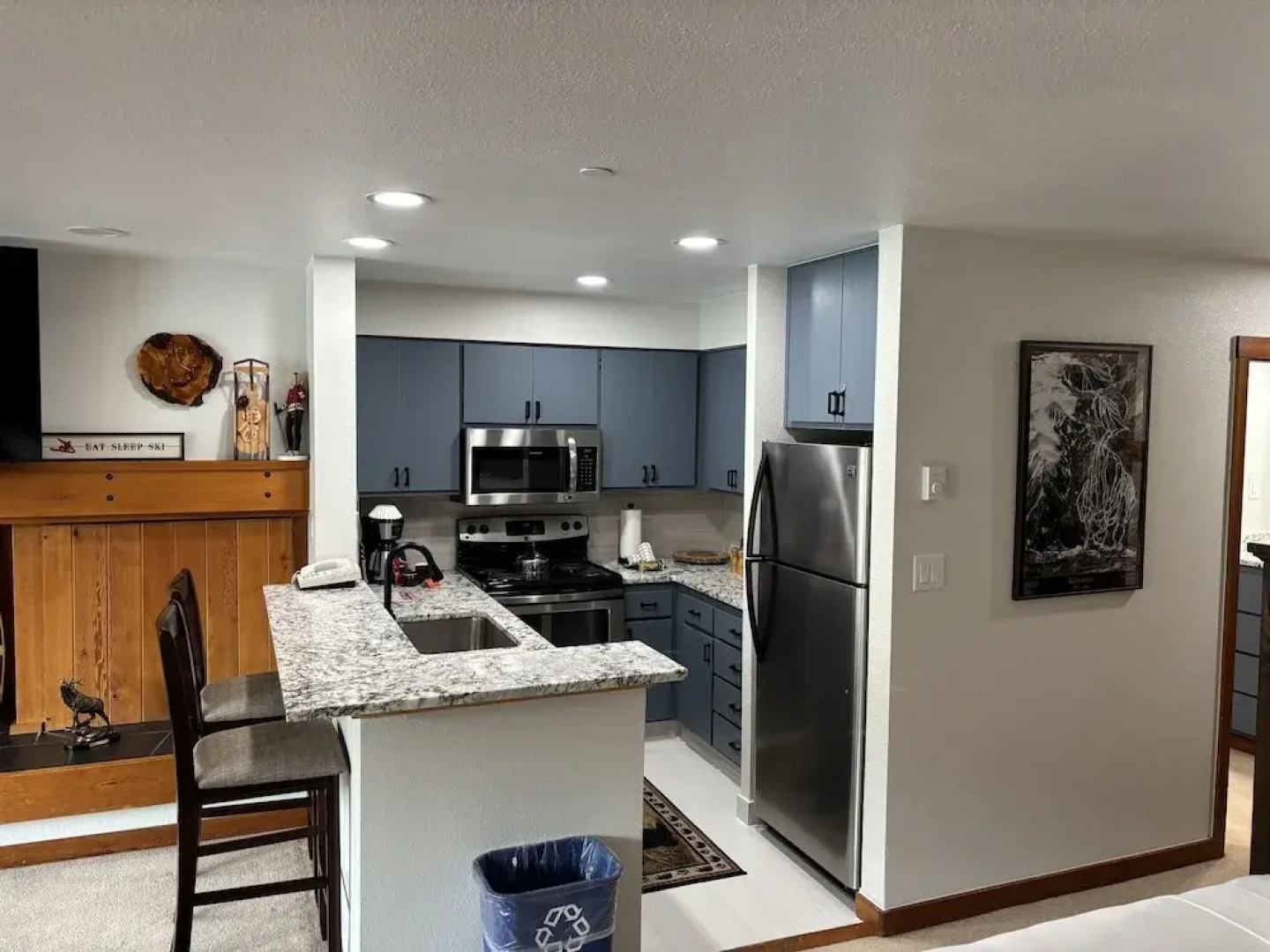 Studio In Lakeside Village, Updated Kitchen & Bath Apts