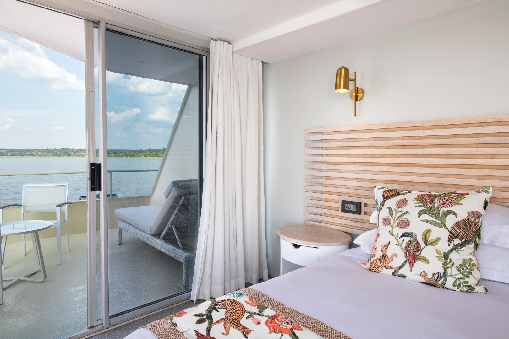 Zambezi Queen by Mantis