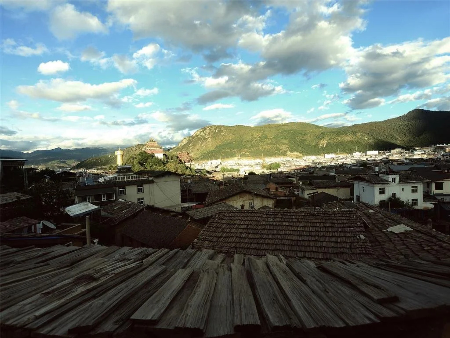 Shangri La E outfitting Hostel