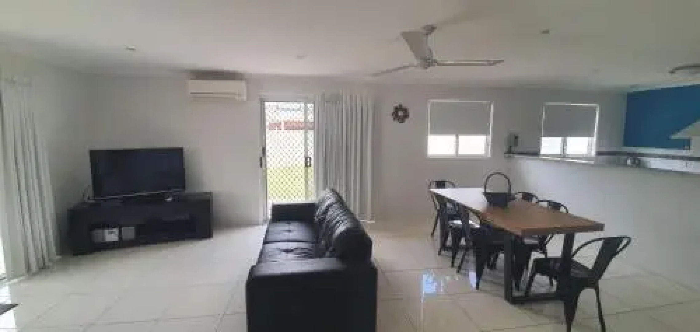 62 Tingira Close - Modern lowset home with swimming pool, outdoor area, ample parking. Pet friendly