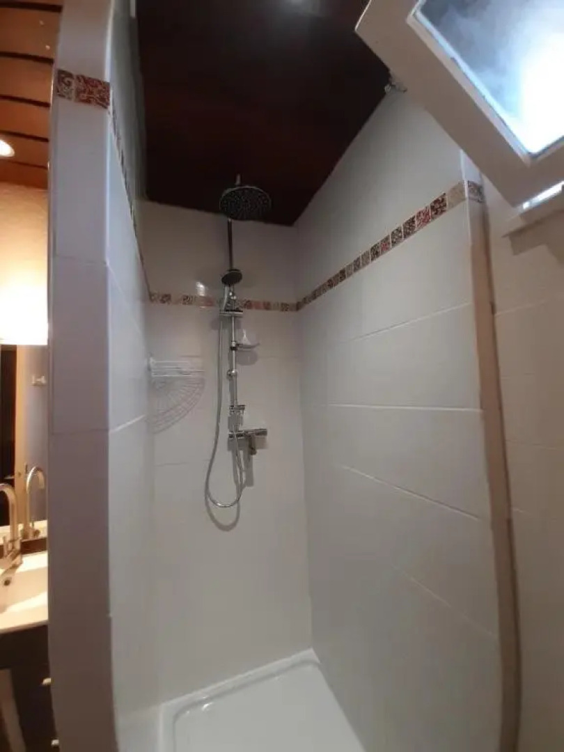 Studio confortable au calme proche du port et de la plage grande terrasse et parking résidence le Grand Large