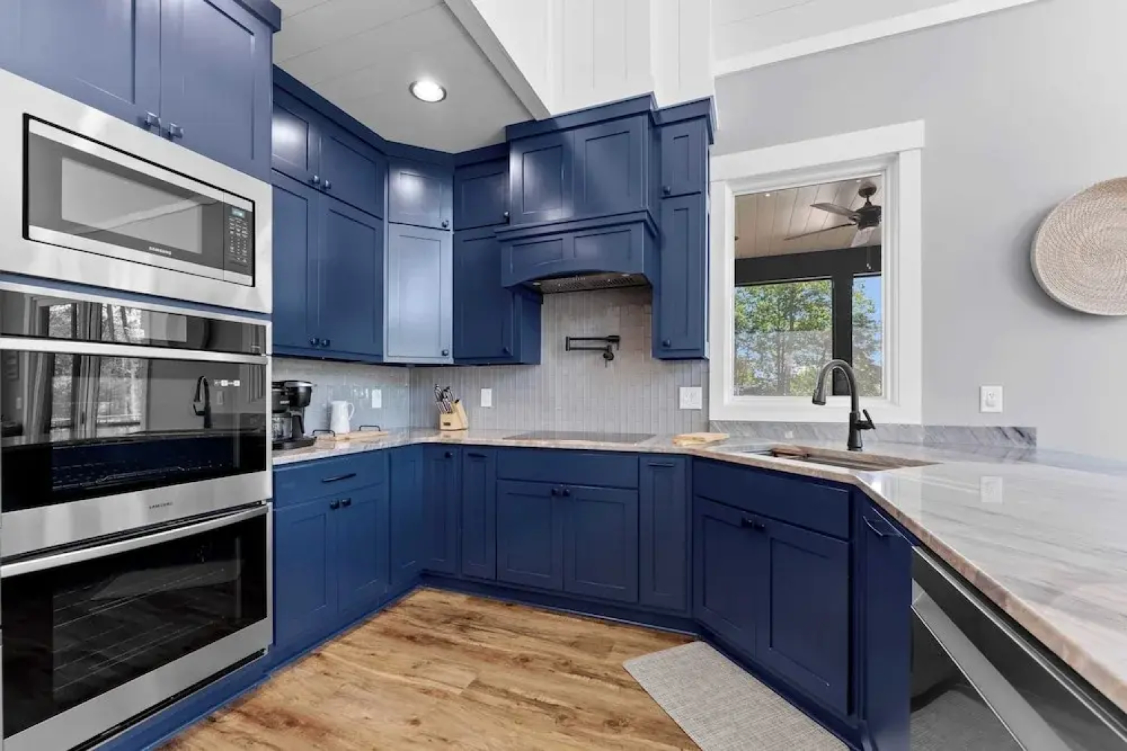 Blue Heron & Gray Fox by Avantstay 2 Lakefront Homes, Sleeps 44 Pool, Dock, Theater