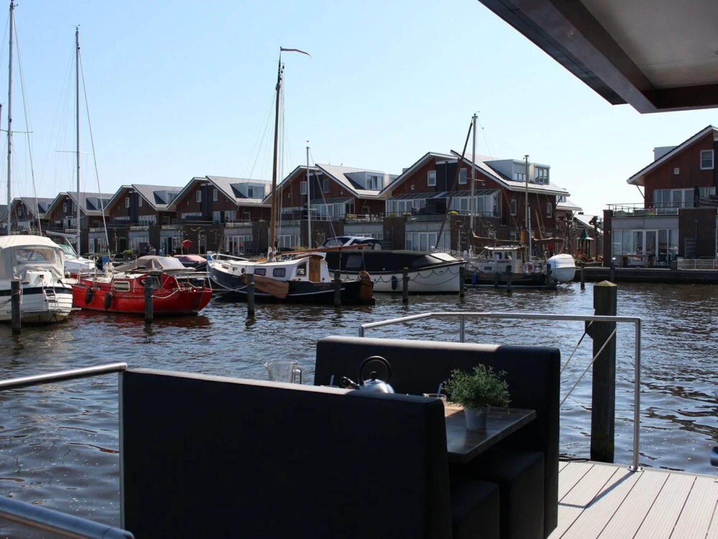 Cozy Houseboat at the Edge of the Marina